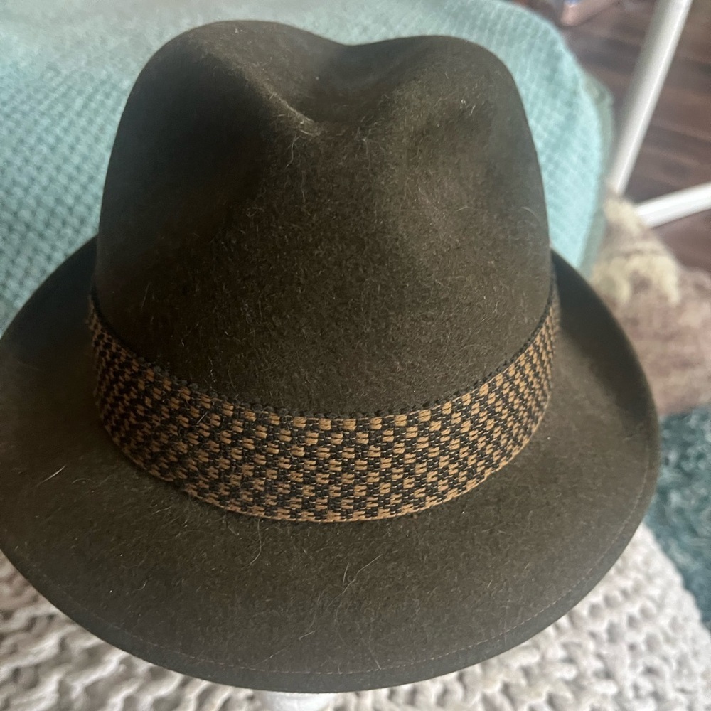 Knox wool hat with feather accent. Vintage XS